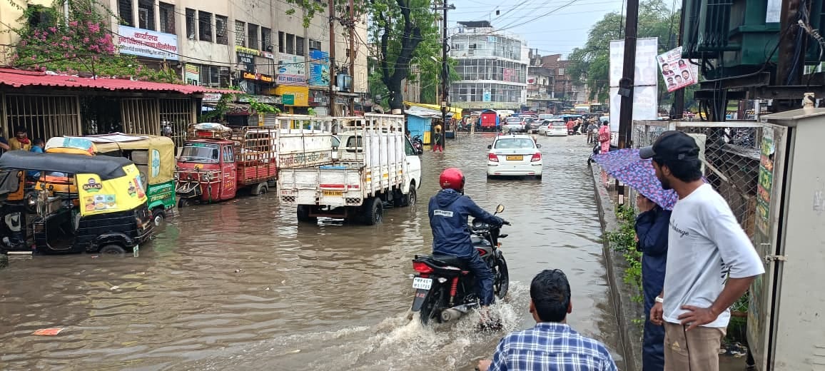 MP Weather: भोपाल में फिर झमाझम, 24 घंटे में नर्मदापुरम में 3.7 इंच पानी, कई जिलों में भारी बारिश की चेतावनी