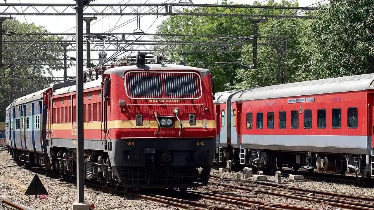 रक्षाबंधन पर भीड़ से राहत: पश्चिम मध्य रेल की 8 स्पेशल ट्रेनें दौड़ेंगी, यात्रियों को मिलेगा अतिरिक्त विकल्प